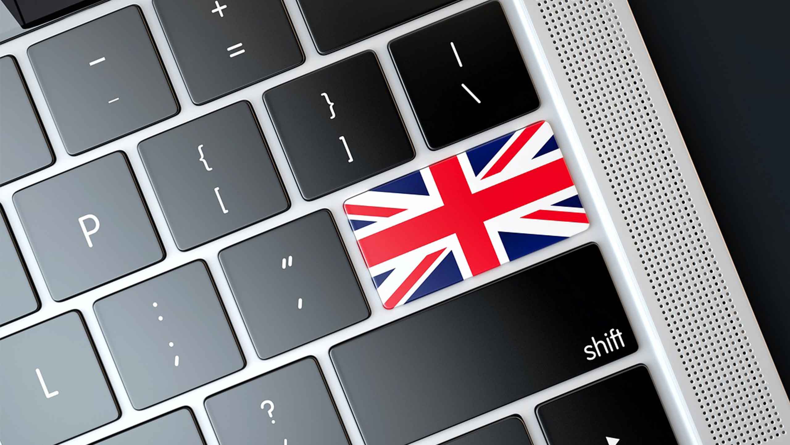 clavier d'ordinateur avec un drapeau de l'Angleterre a la place de la touche entrée